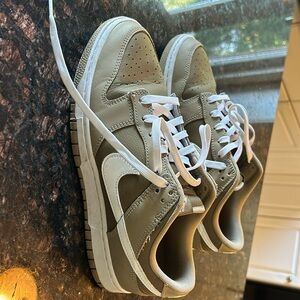 Nike Dunk men’s running shoes, US 9, awesome shape!